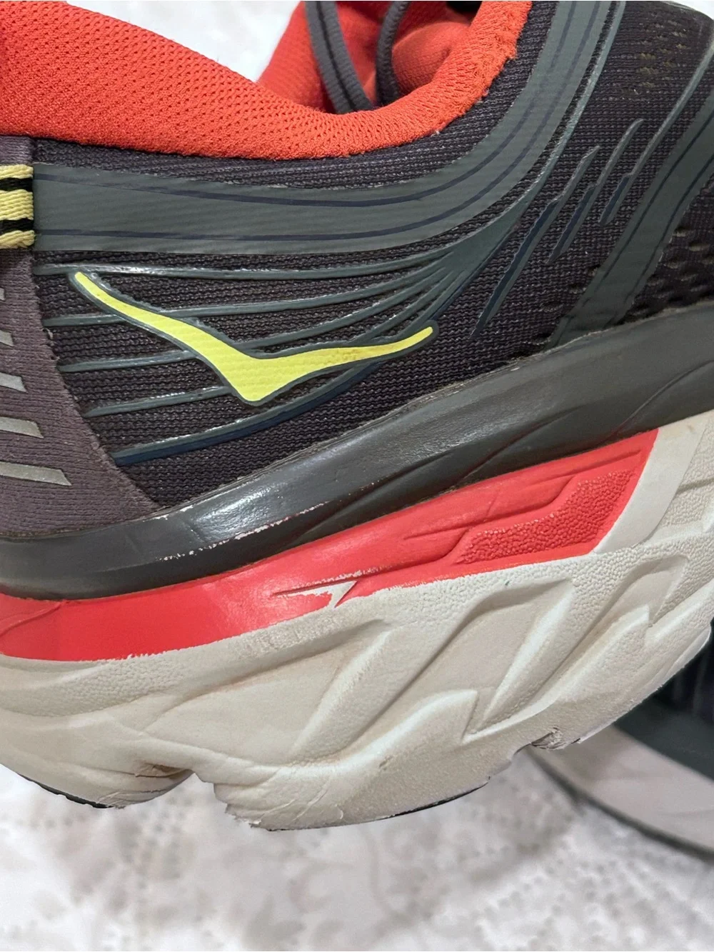 Hoka One One Men’s Size 10 Bondi 7 Color Gray Red/Orange Yellow Comfort
